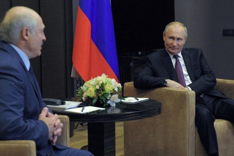 Putin shows support to Belarus leader for forced landing and arrest of a prominent  journalist
